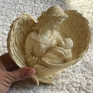 Angel Star ESSENCE OF LOVE FIGURINE (7 INCH) EUC